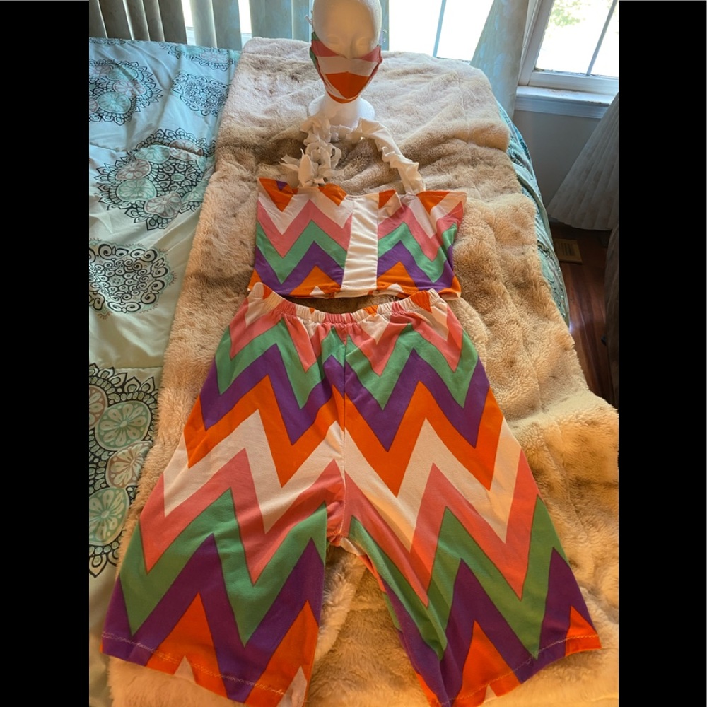 Shorts Set - Picture 2 of 4